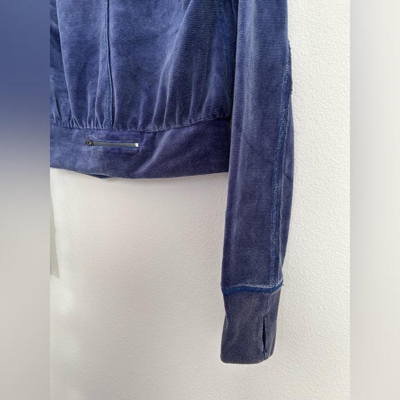 Free People Movement Just Lodgin' Navy Velour Pullover size Large - Picture 6 of 8